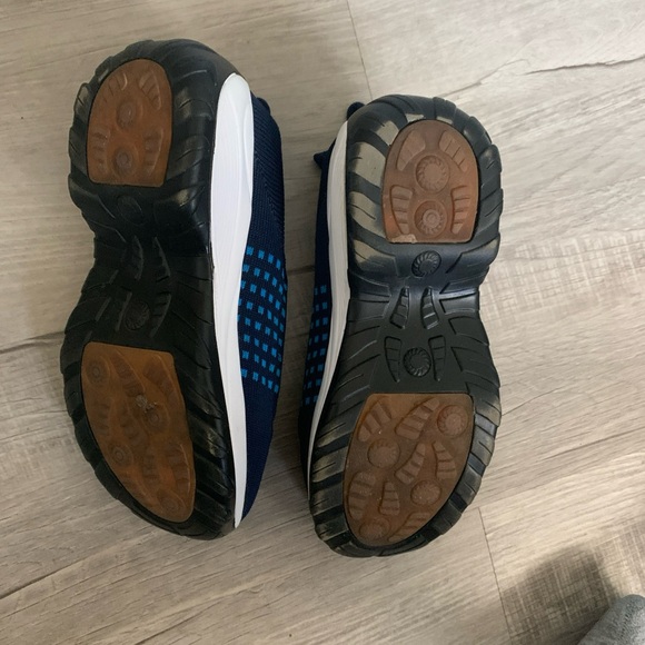 Comfort Wear stretch slip on Women’s Size 8 - Picture 2 of 3